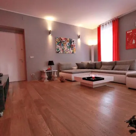 Apartament Mandria *