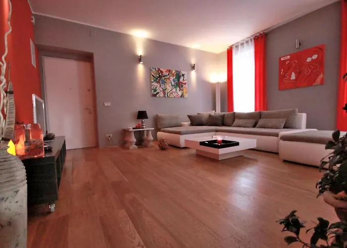 Apartament Mandria *